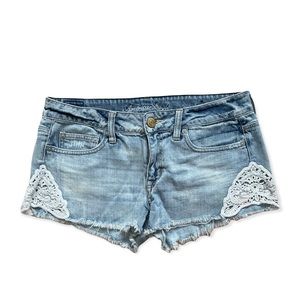 American Eagle light wash shorts with lace, size 6.